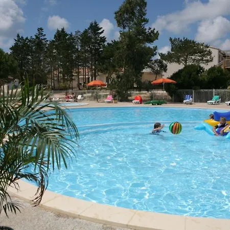 Avec Terrasse - 8 Personnes A Saint-georges-d'oleron - Api-1-52-554 营地